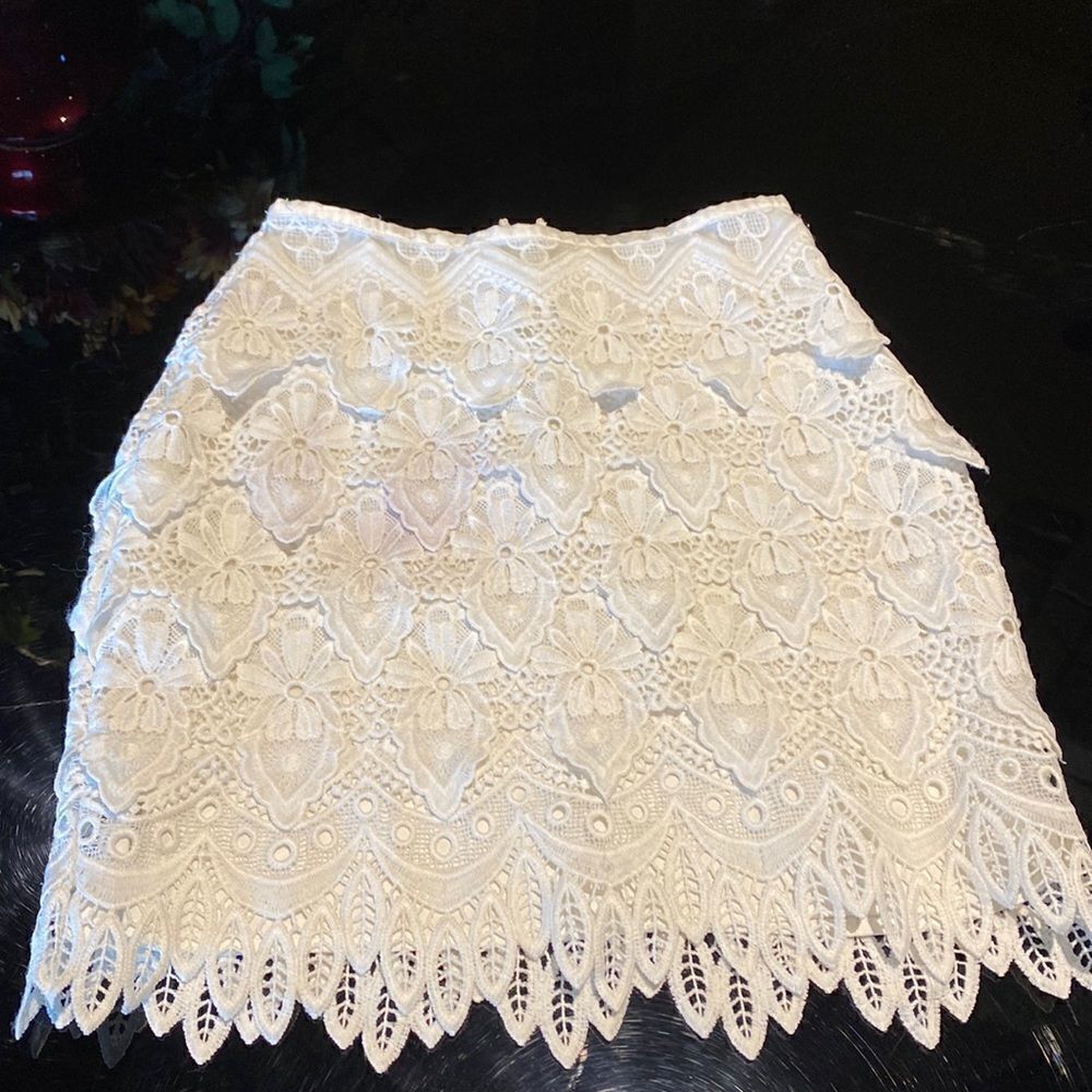 White layers of lace zipper back skirt size 0
